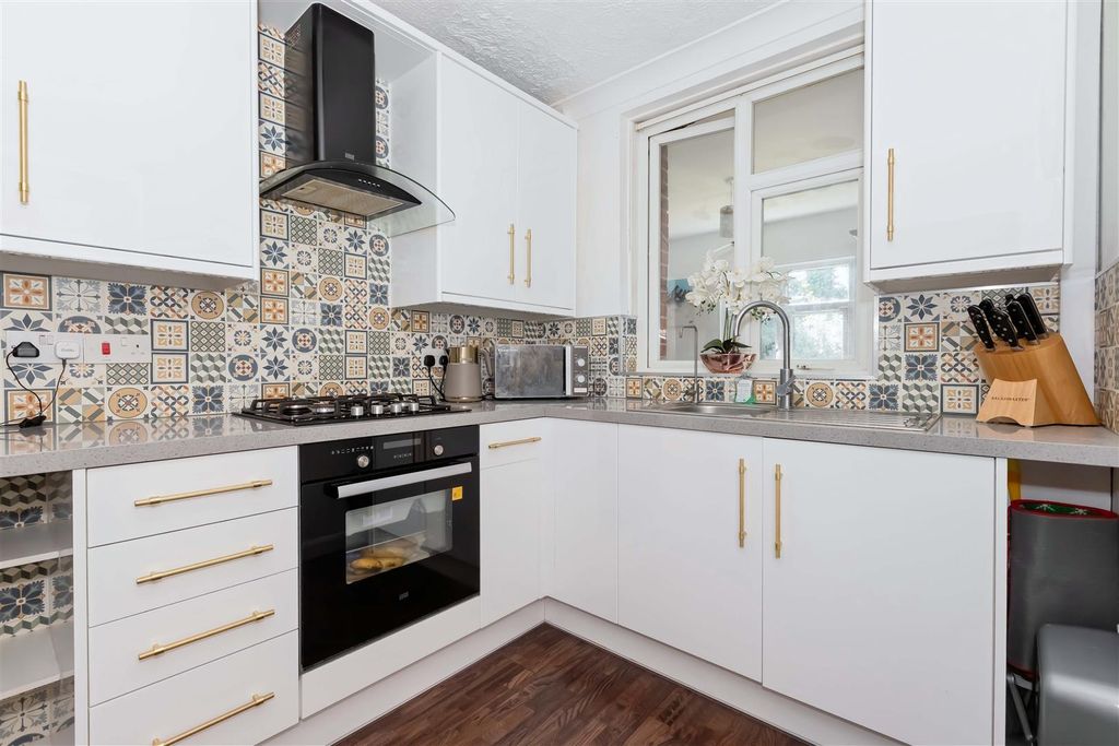 Property photo 3 of 17 Pavillion Rd_11.Jpg