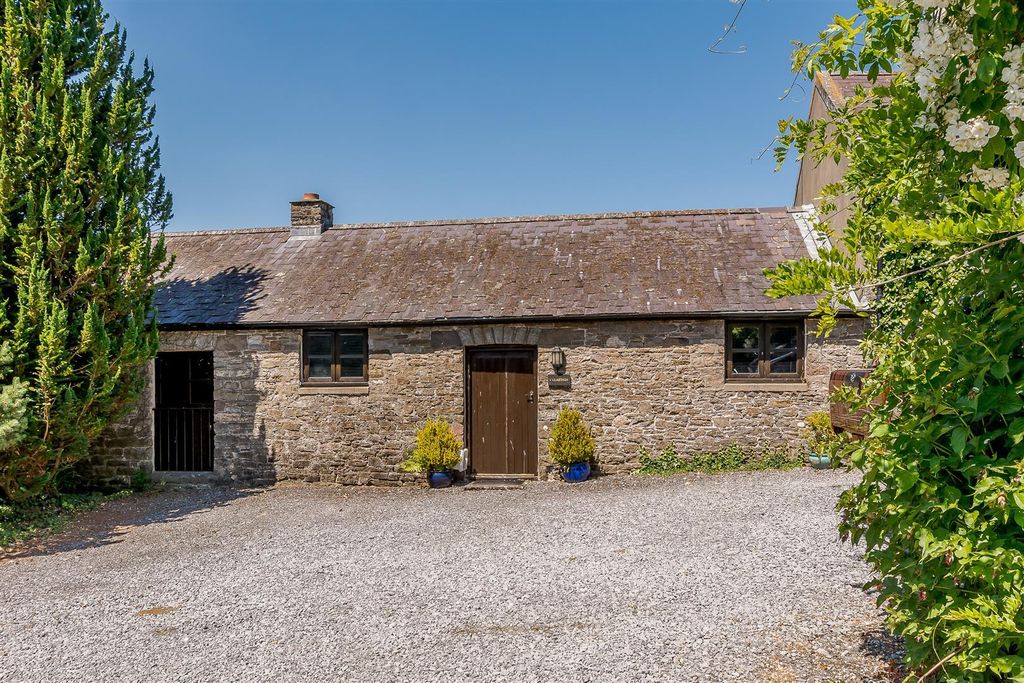 Property photo 2 of 18