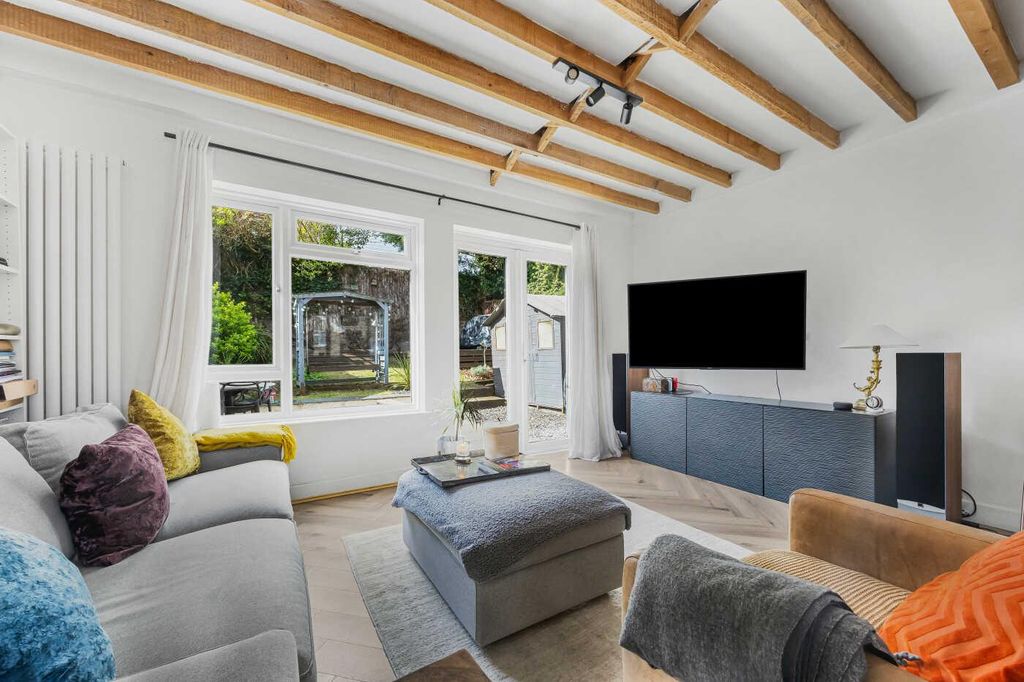 Property photo 3 of 25 Sitting Room