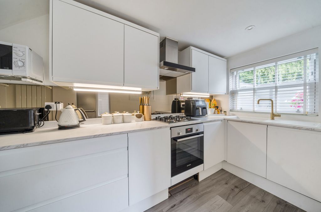 Property photo 3 of 22 1309838-17-685d13...