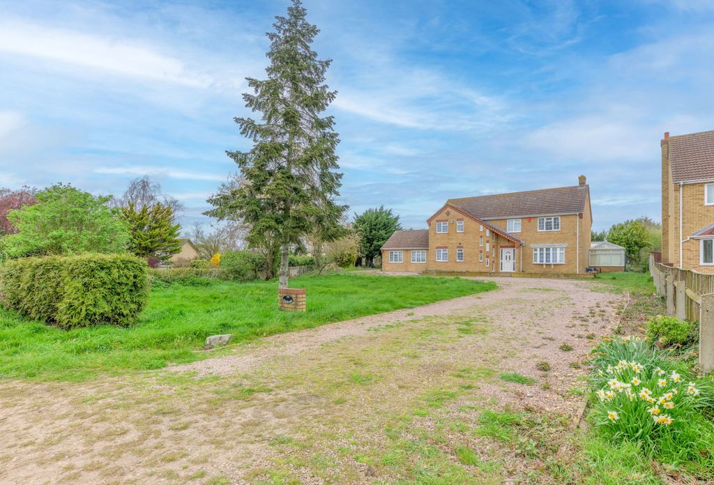 Property photo 2 of 45