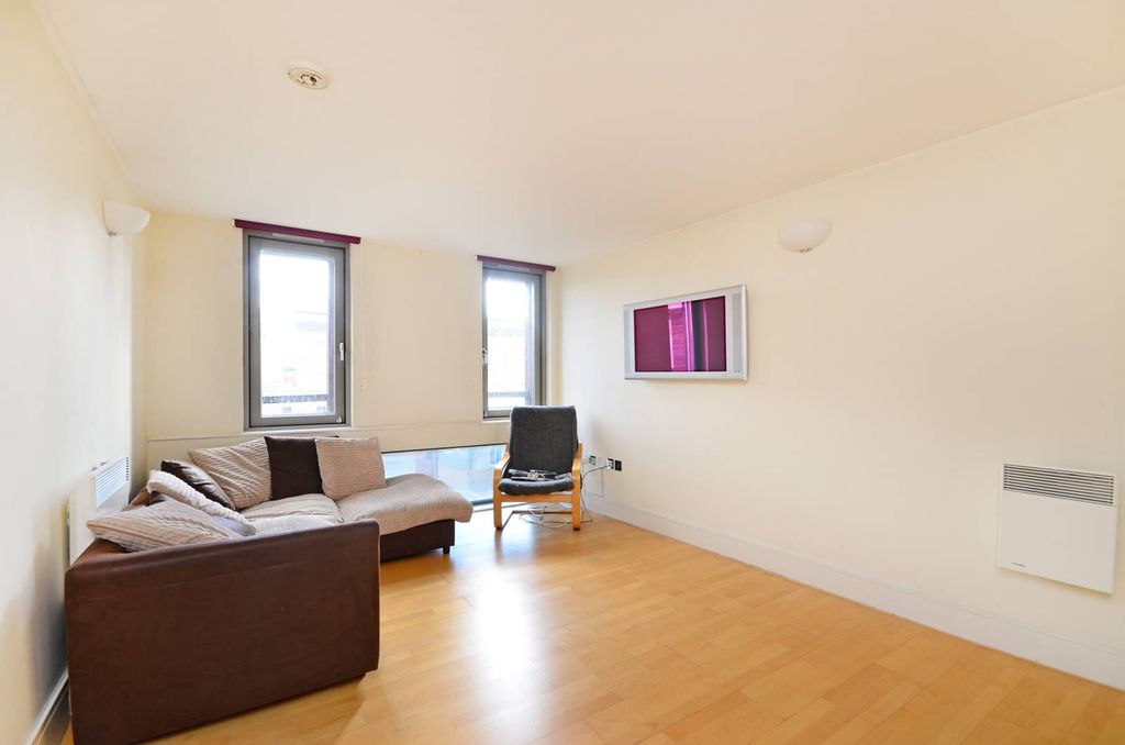 Property photo 2 of 8