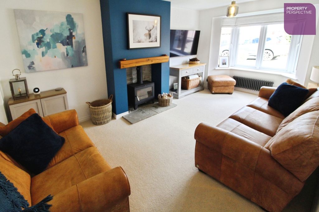 Property photo 2 of 15 Lounge