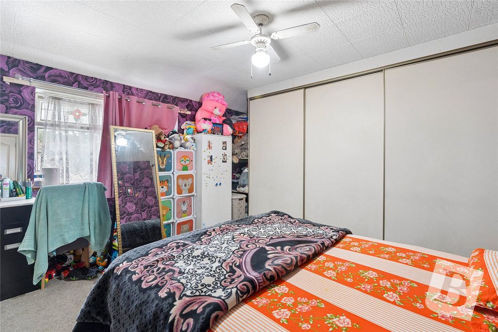 Property photo 3 of 17 Bedroom