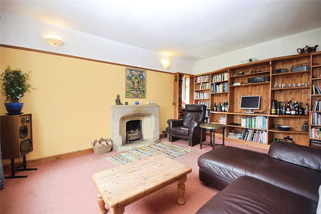 Property photo 3 of 39 Picture No. 02