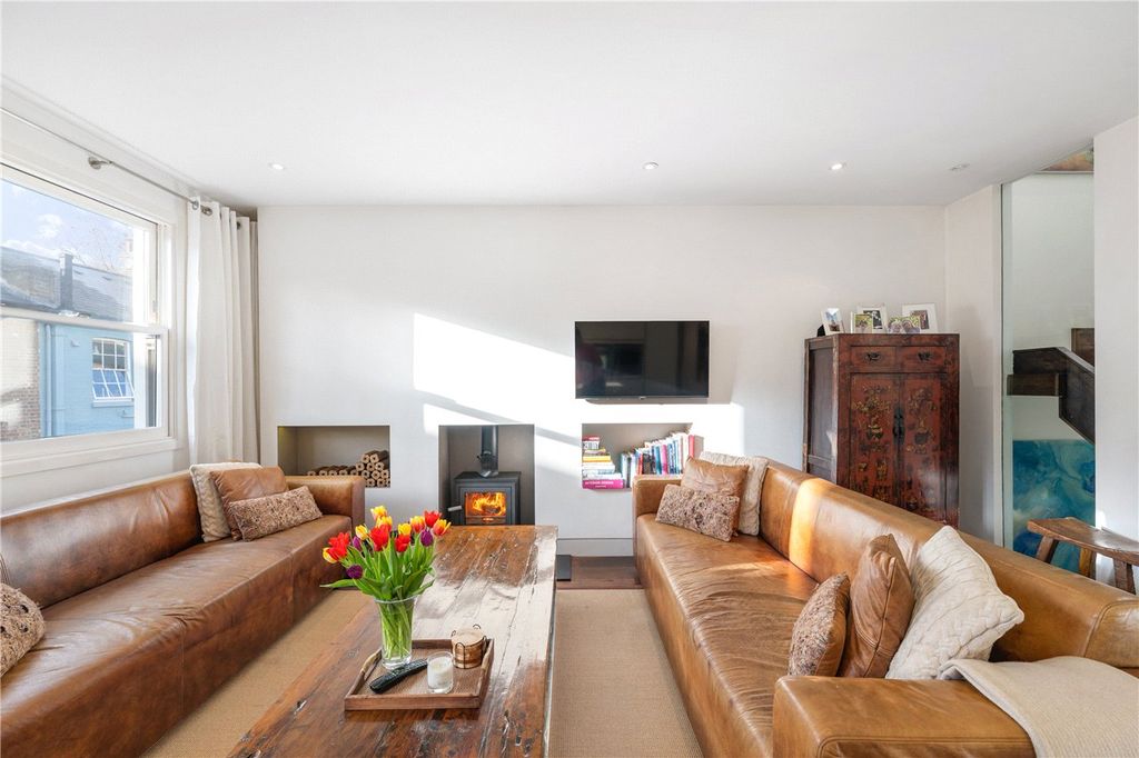 Property photo 1 of 12 Living Room