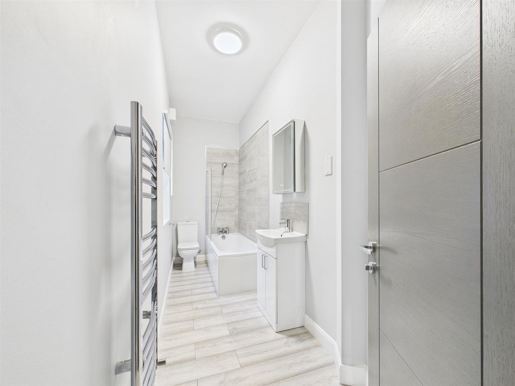 Property photo 3 of 9 Cam03604G0-Pr0181-Still016.Jpg