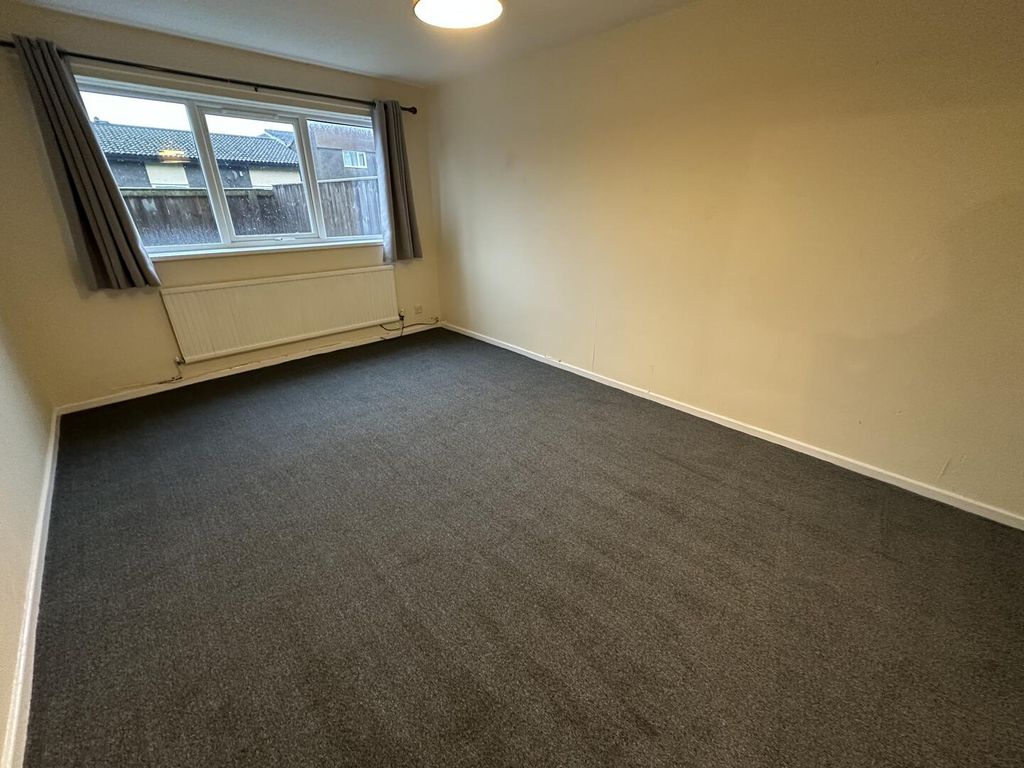 Property photo 3 of 9 Living Room