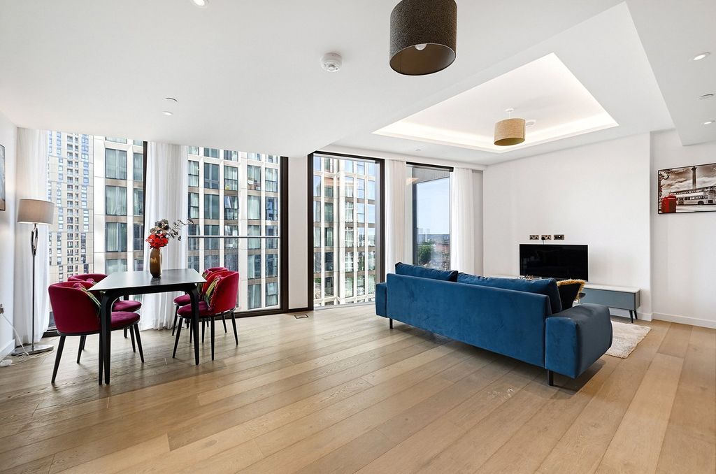 Property photo 1 of 18 Thames City