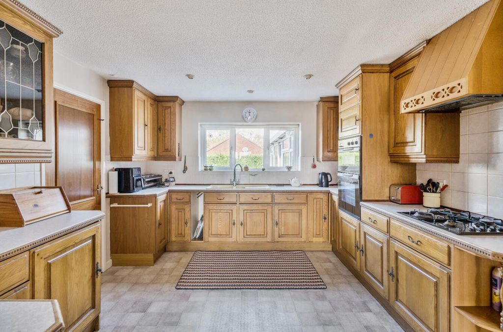 Property photo 3 of 26 Kitchen