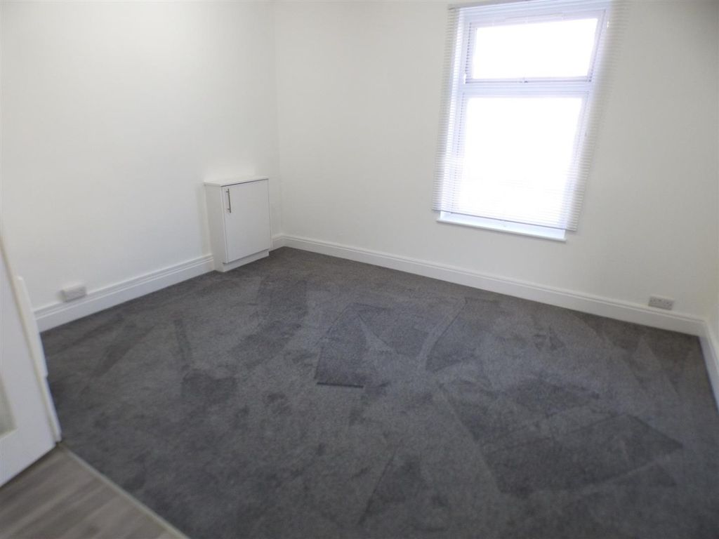 Property photo 3 of 7 2736332