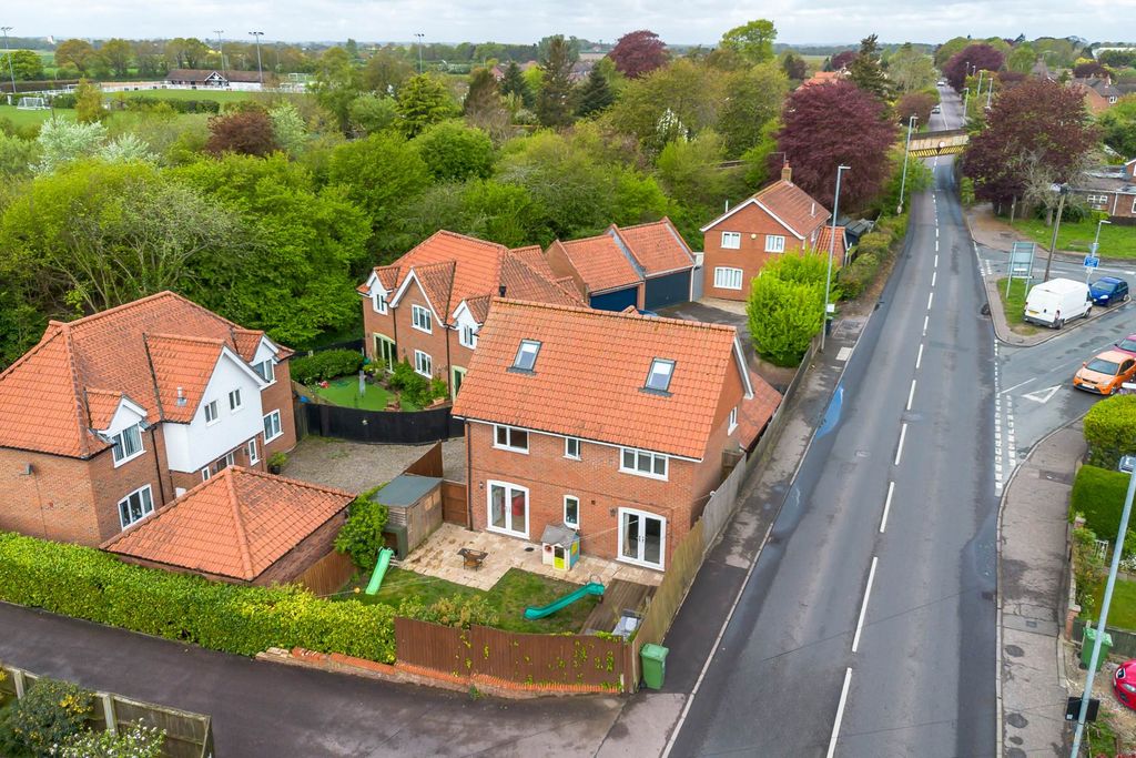 Property photo 1 of 32