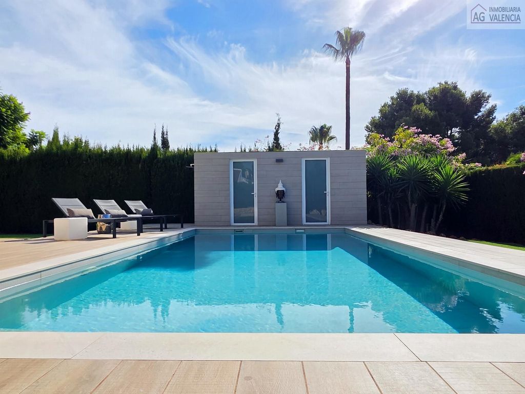 Property photo 2 of 31