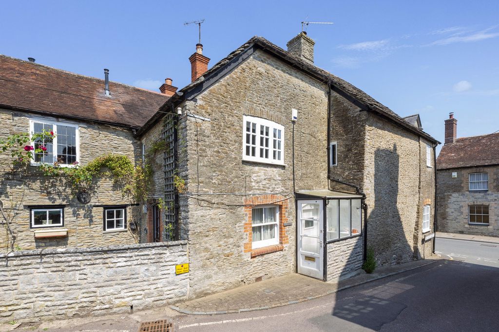 Property photo 2 of 20