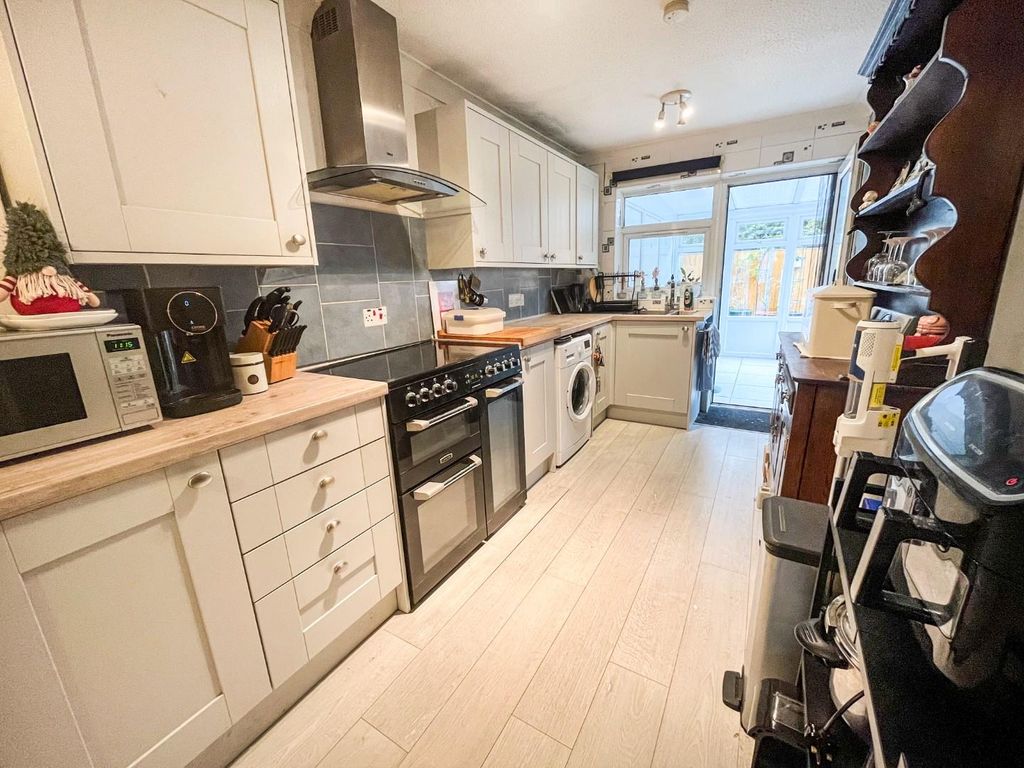 Property photo 2 of 16 Tlc_52638d8E-F54c-4045-Be5F-B0F7739929cd_A20c39c.J