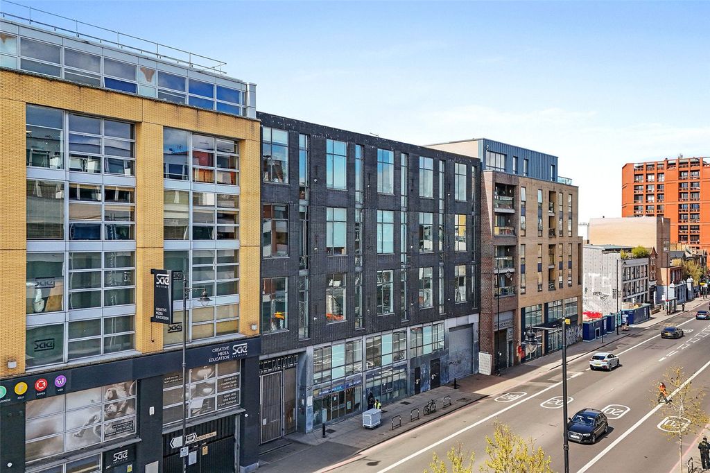 Property photo 2 of 18 External