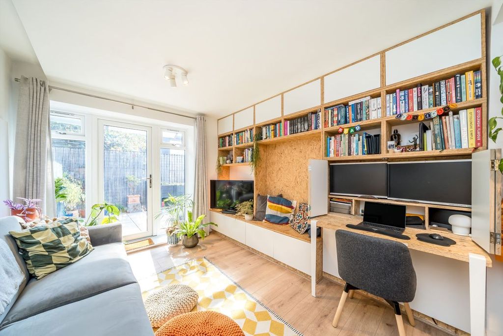 Property photo 1 of 5