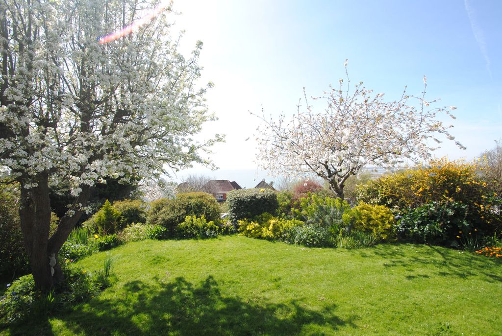 Property photo 2 of 18