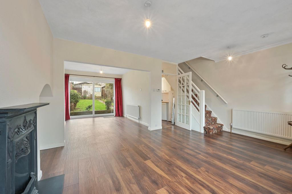 Property photo 2 of 8