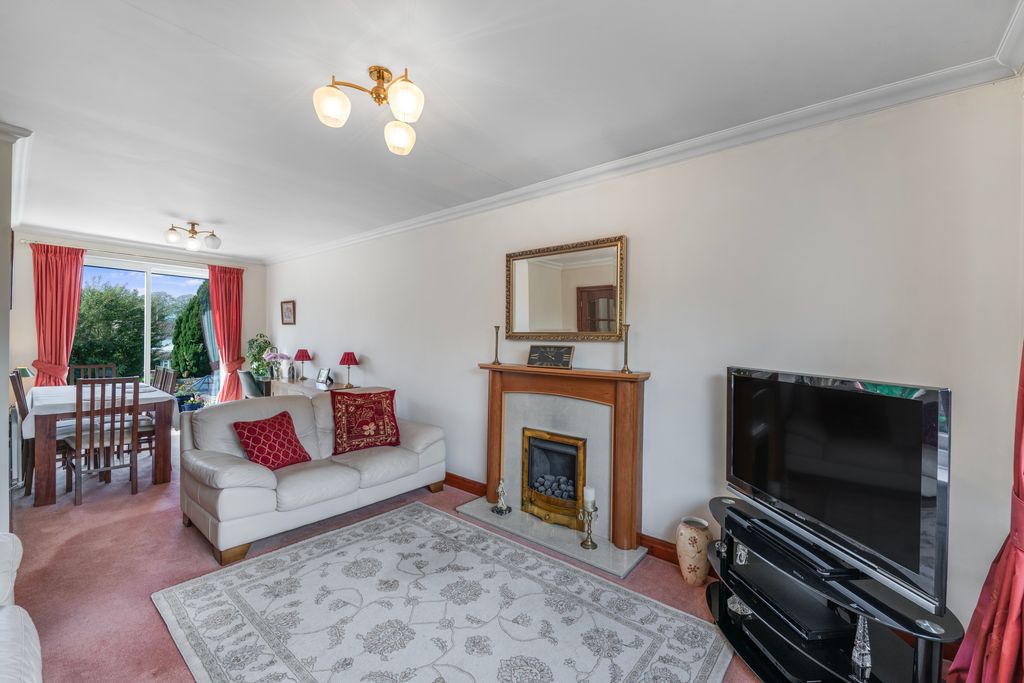 Property photo 2 of 12 Living/Dining Room