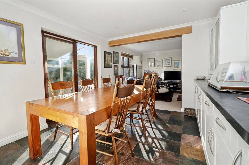 Property photo 3 of 24