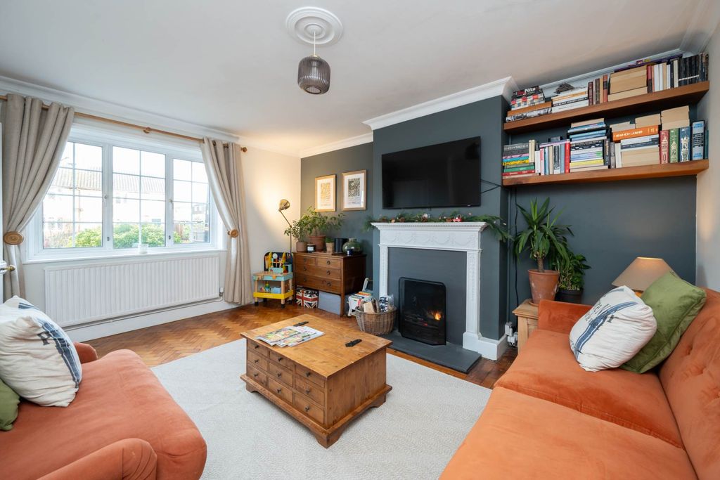 Property photo 2 of 25