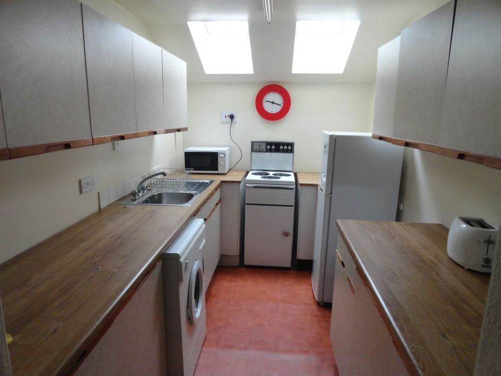 Property photo 3 of 5 Kitchen