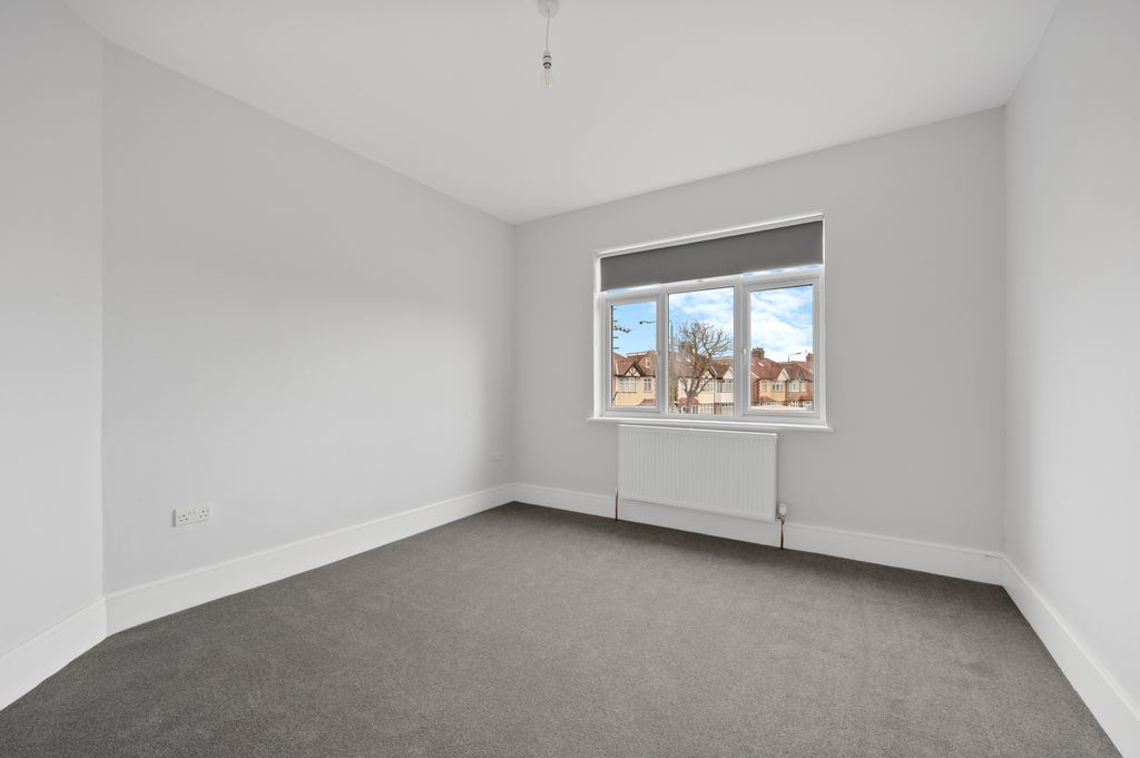 Property photo 3 of 8 Picture 3