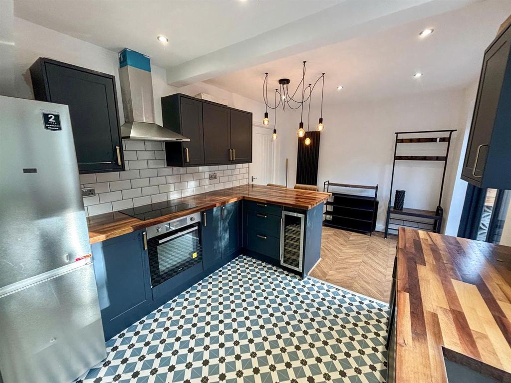 Property photo 2 of 22 Fitted Dining Kitchen: