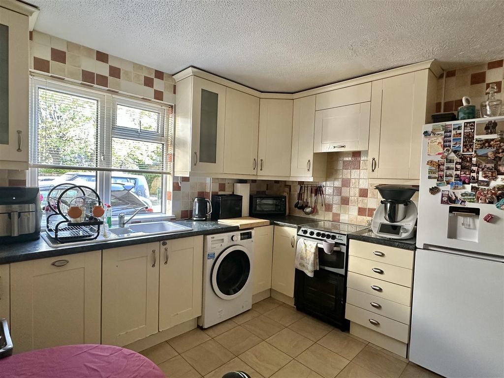 Property photo 3 of 8