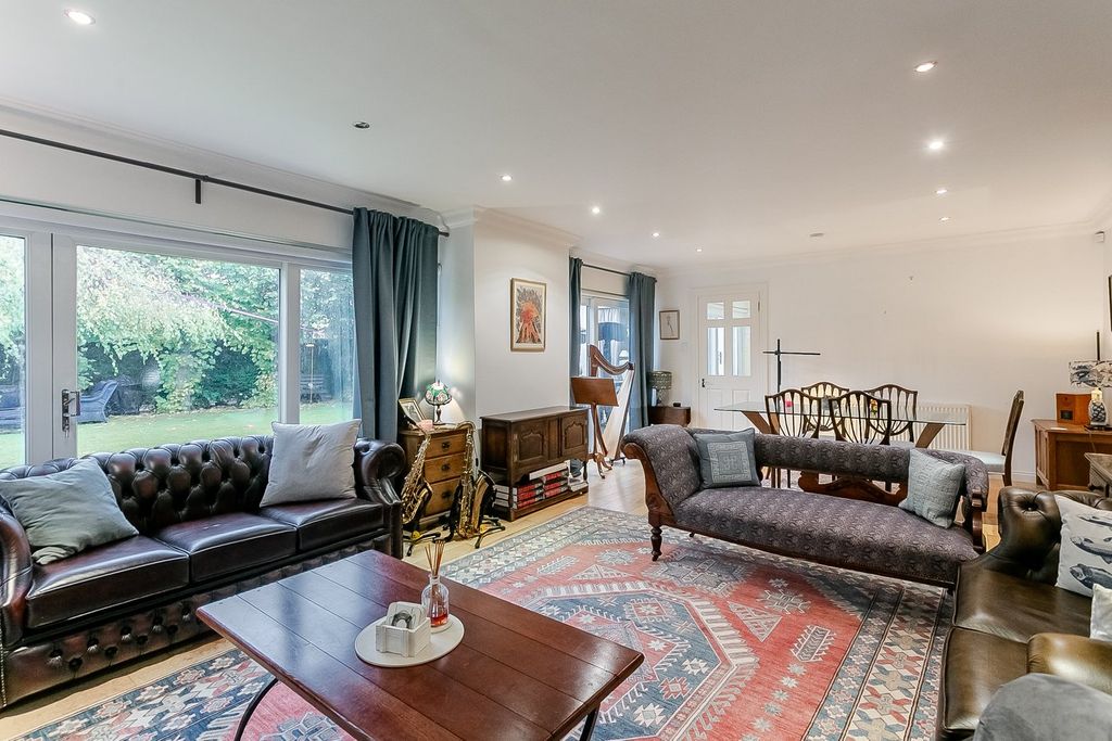 Property photo 3 of 31