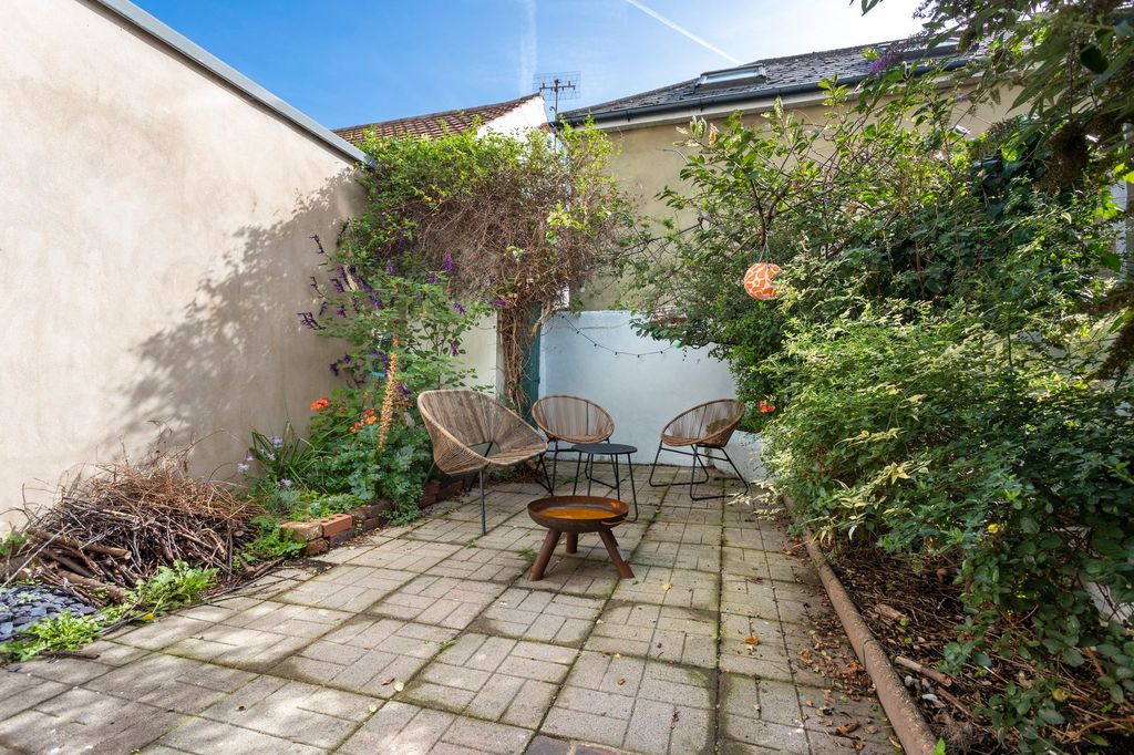Property photo 3 of 21