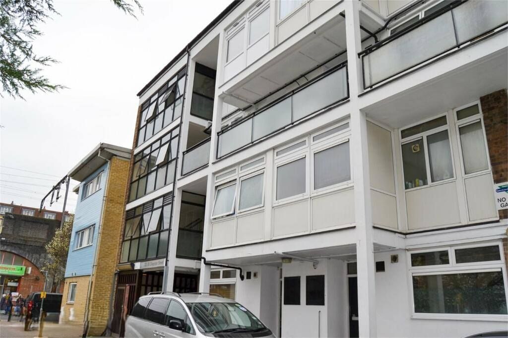 Property photo 1 of 10 Spacious 5-Bedroom Maisonette For Sale Â€“ Chapman Street, Shadwell E1