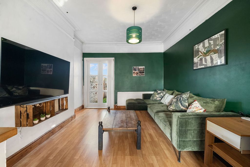 Property photo 3 of 25