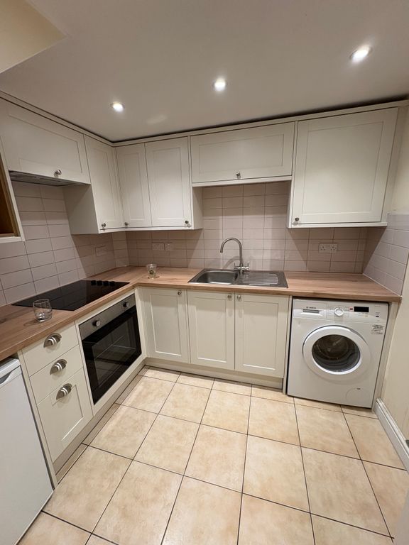 Property photo 1 of 4 Kitchen