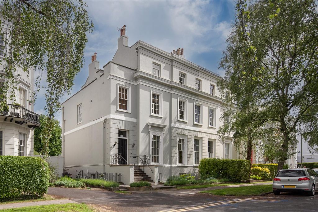 Additional image 14 of 2 bed flat for salePittville Lawn, Cheltenham GL52