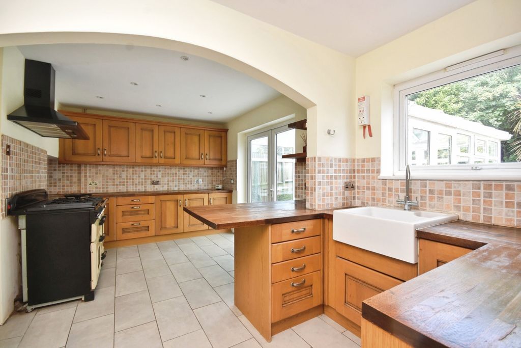 Property photo 2 of 28