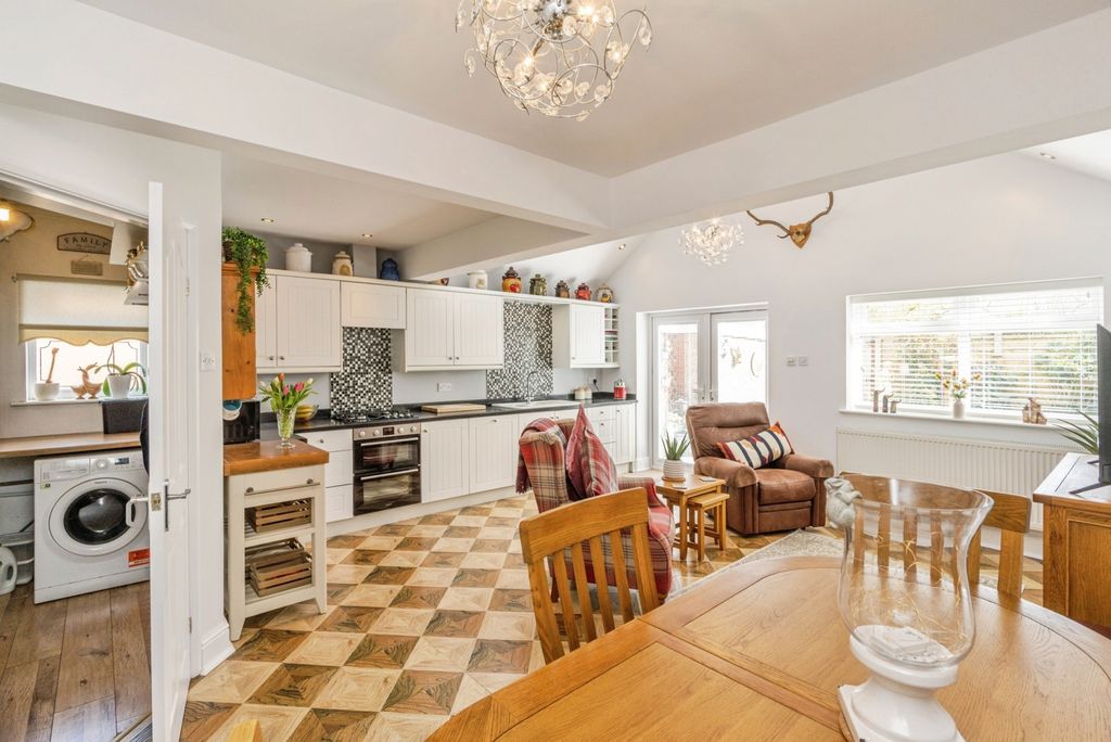 Property photo 2 of 17 Kitchen/Dining Room