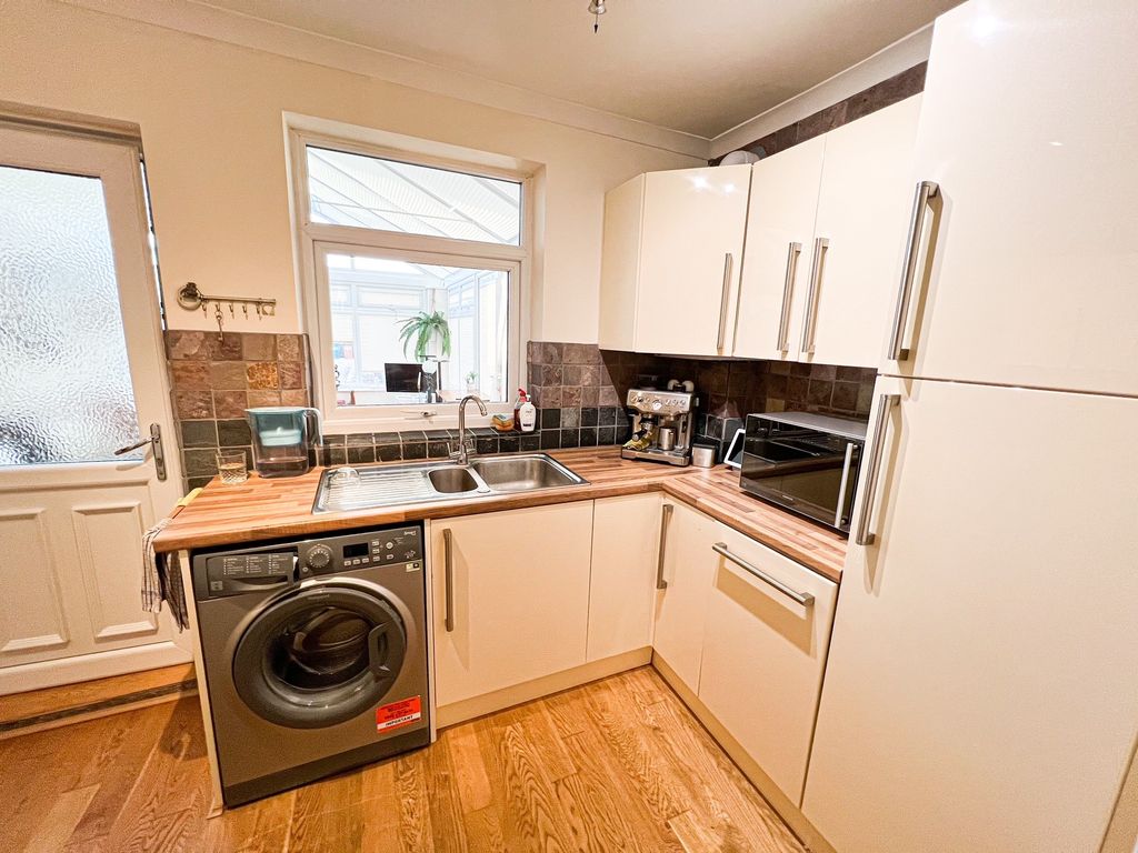 Property photo 2 of 20 Kitchen