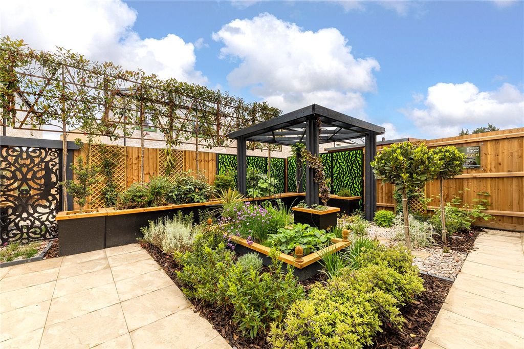 Property photo 2 of 16 Picture No. 12