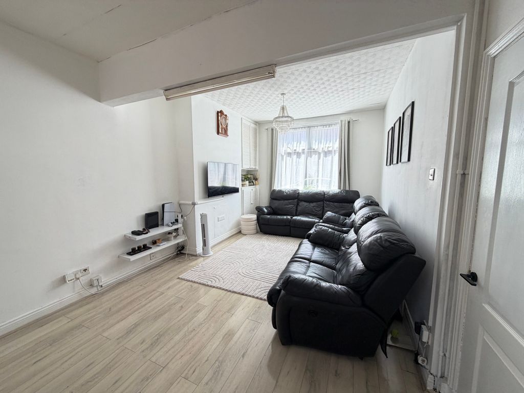 Property photo 3 of 19 Img_5215