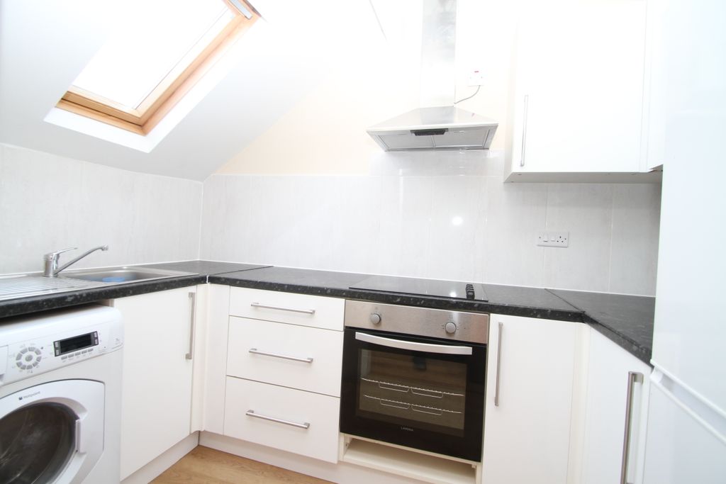 Property photo 3 of 8 Kitchen