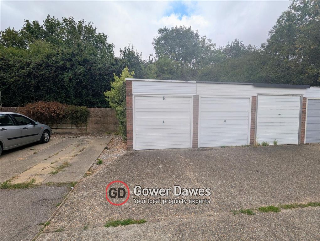 Property photo 2 of 14 Garage