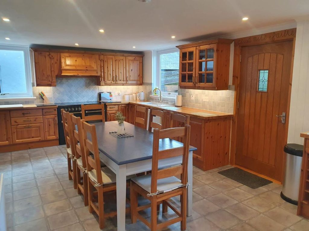 Property photo 2 of 25