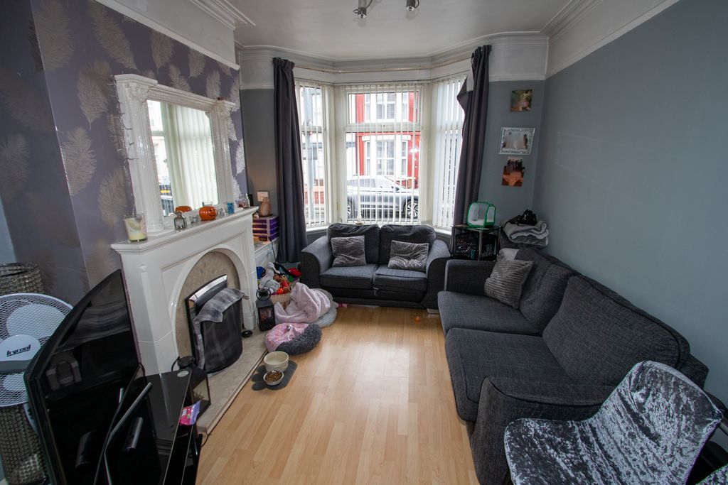 Property photo 2 of 17