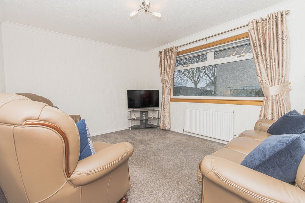 Property photo 3 of 27