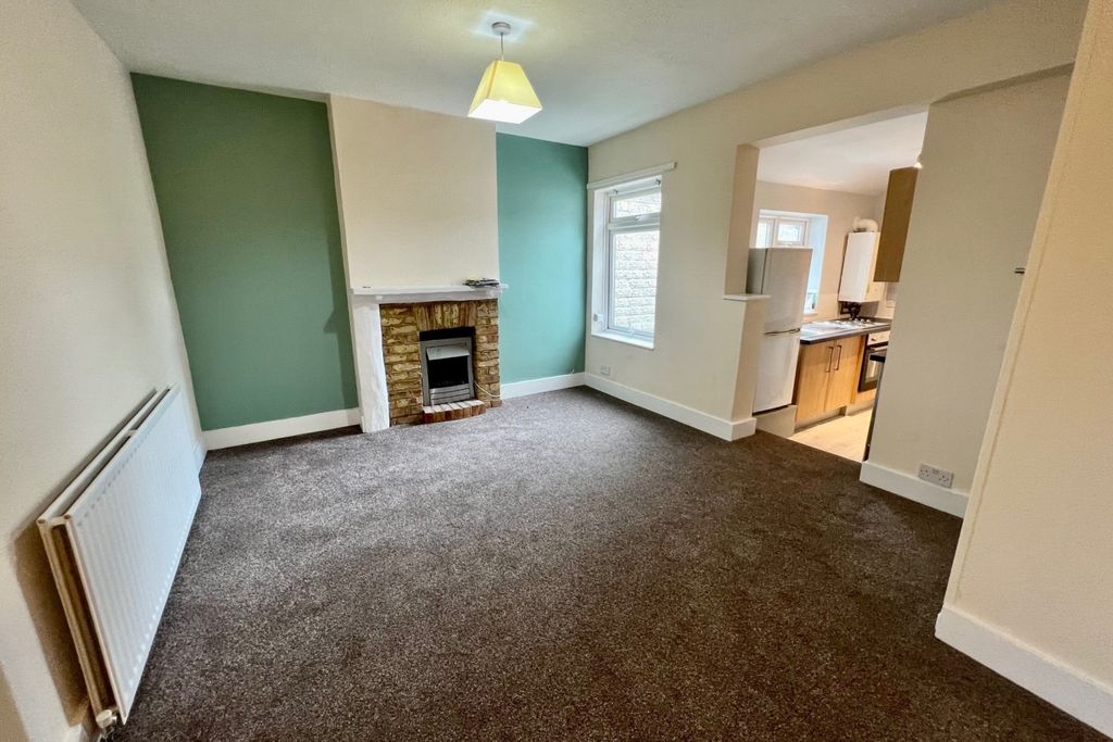 Property photo 2 of 15 Flat Lounge