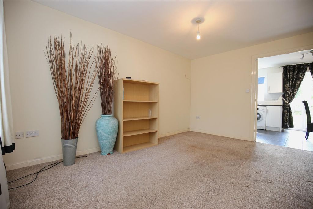 Property photo 2 of 13 Lounge