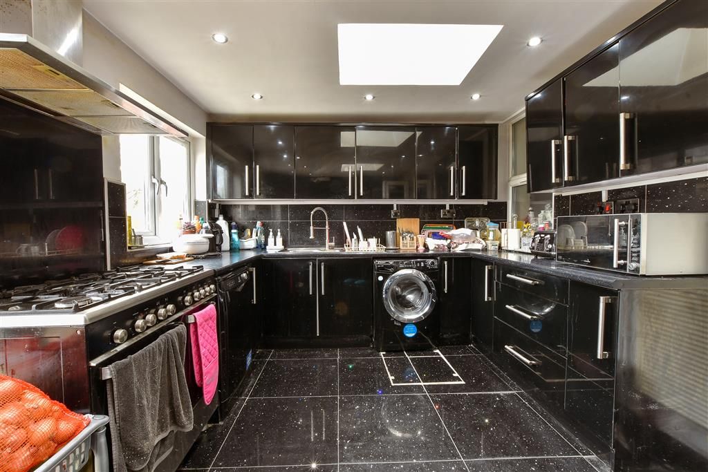 Property photo 2 of 11 Kitchen/Breakfast Room