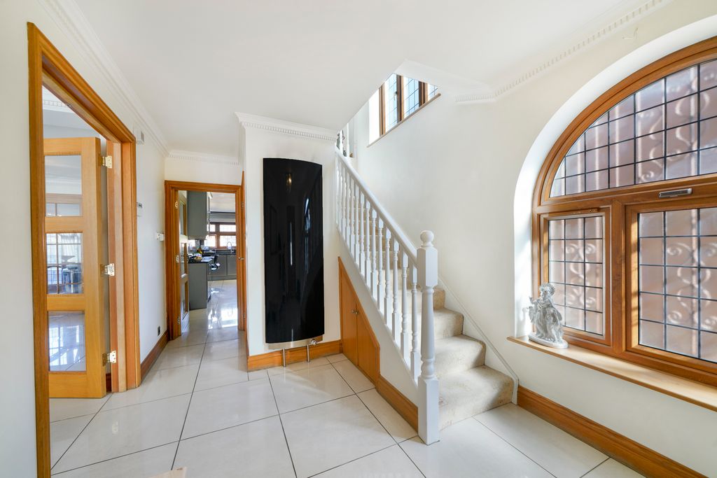 Property photo 2 of 29